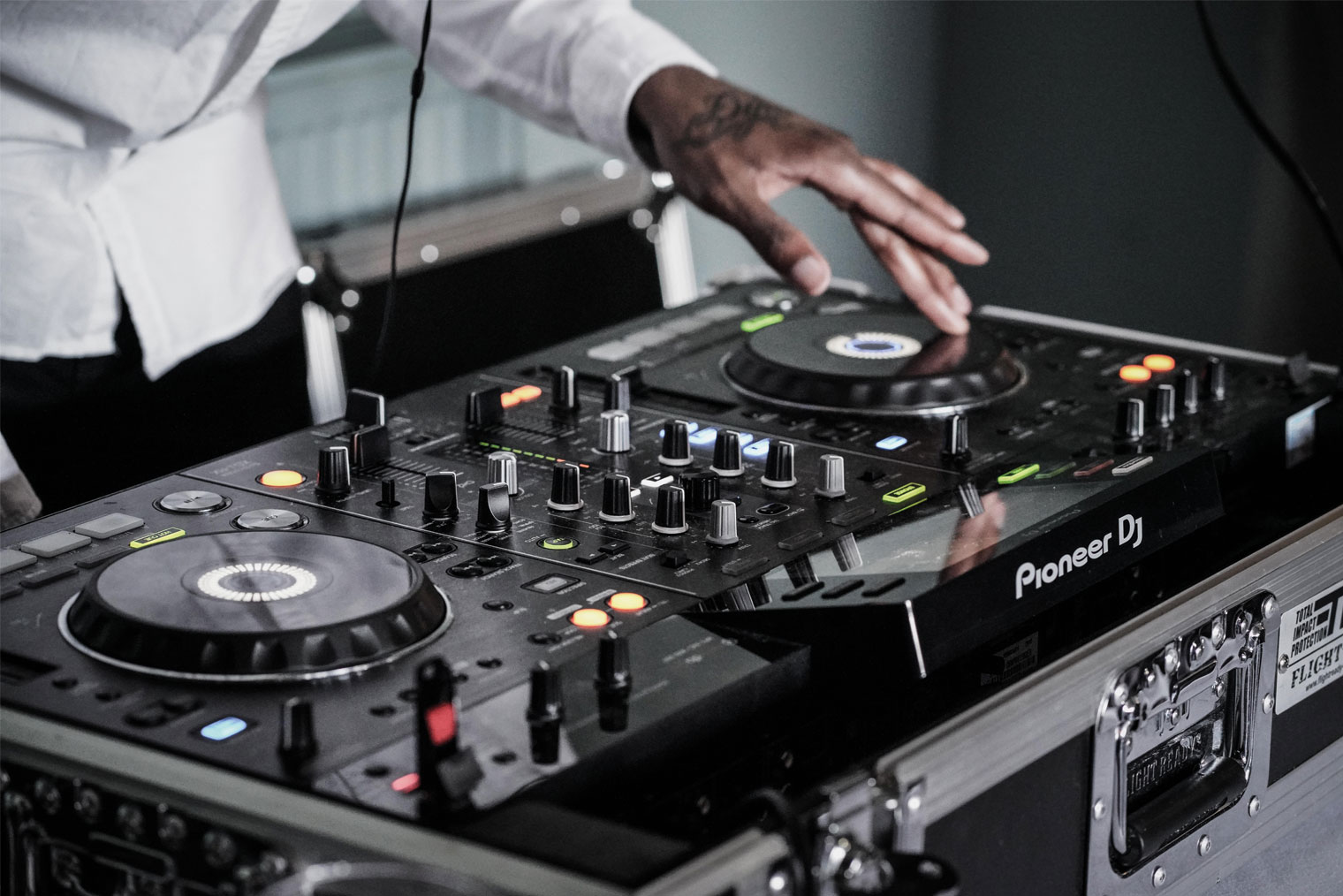 DJ som arbeider